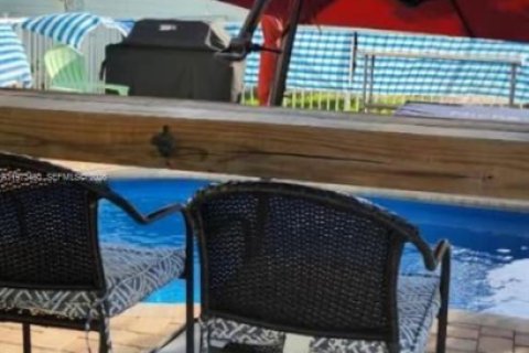 House in Marathon, Florida 4 bedrooms, 170.94 sq.m. № 2033296 - photo 16