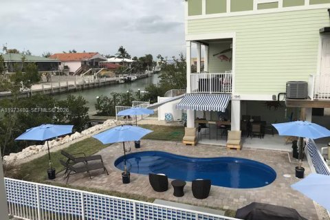 House in Marathon, Florida 4 bedrooms, 170.94 sq.m. № 2033296 - photo 7