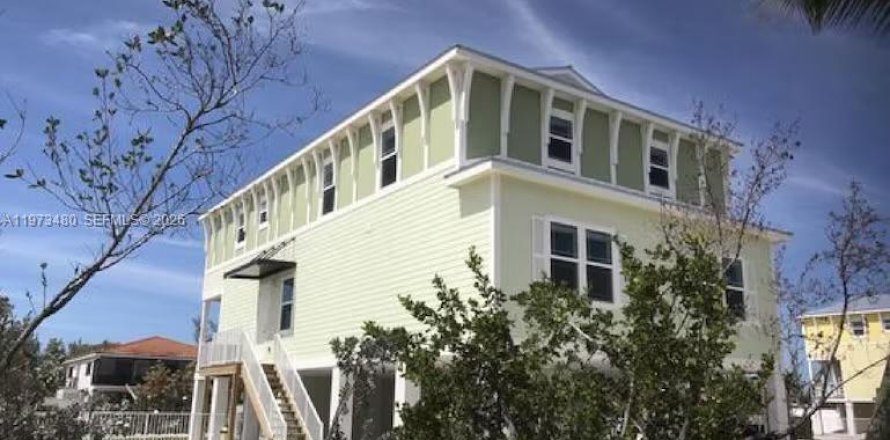 House in Marathon, Florida 4 bedrooms, 170.94 sq.m. № 2033296