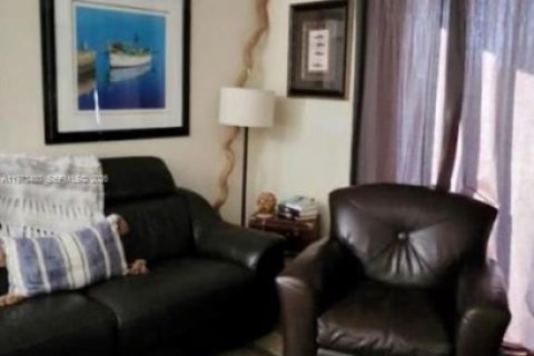 House in Marathon, Florida 4 bedrooms, 170.94 sq.m. № 2033296 - photo 26