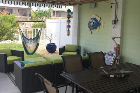 House in Marathon, Florida 4 bedrooms, 170.94 sq.m. № 2033296 - photo 20