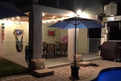 House in Marathon, Florida 4 bedrooms, 170.94 sq.m. № 2033296 - photo 9