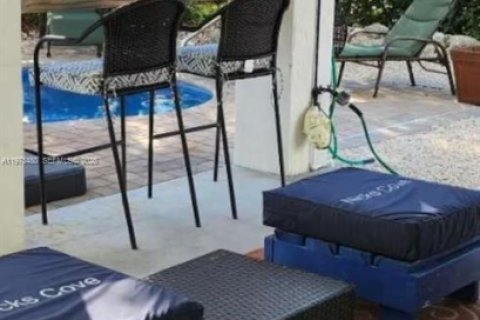 House in Marathon, Florida 4 bedrooms, 170.94 sq.m. № 2033296 - photo 14