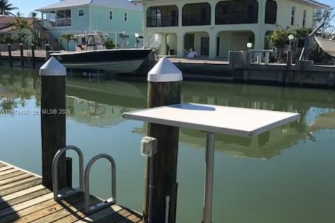 House in Marathon, Florida 4 bedrooms, 170.94 sq.m. № 2033296 - photo 18