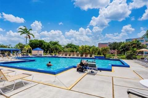 Condominio en venta en Sunrise, Florida, 1 dormitorio, 57.6 m2 № 2055569 - foto 20