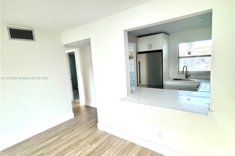 Condominio en venta en Sunrise, Florida, 1 dormitorio, 57.6 m2 № 2055569 - foto 18