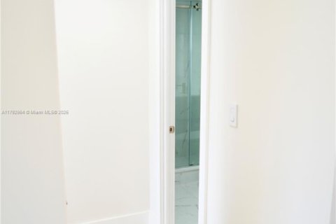 Condominio en venta en Sunrise, Florida, 1 dormitorio, 57.6 m2 № 2055569 - foto 14