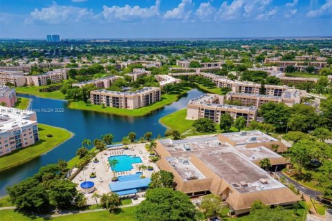 Condominio en venta en Sunrise, Florida, 1 dormitorio, 57.6 m2 № 2055569 - foto 25