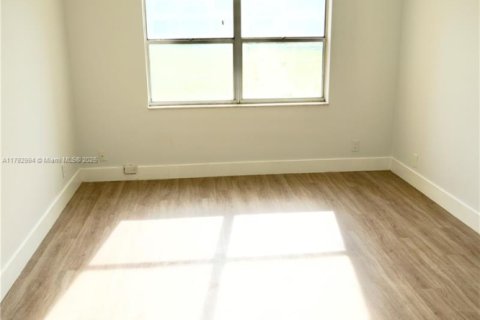 Condominio en venta en Sunrise, Florida, 1 dormitorio, 57.6 m2 № 2055569 - foto 13