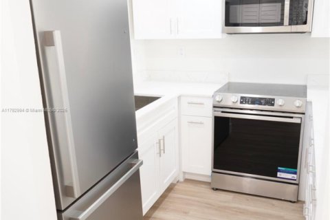 Condominio en venta en Sunrise, Florida, 1 dormitorio, 57.6 m2 № 2055569 - foto 3