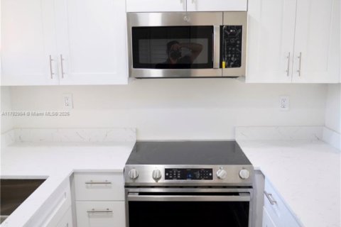 Condominio en venta en Sunrise, Florida, 1 dormitorio, 57.6 m2 № 2055569 - foto 4