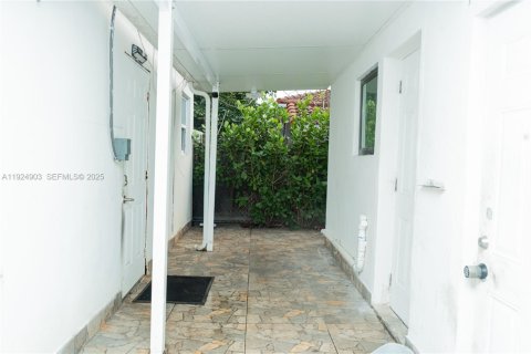 Casa en venta en Miami, Florida, 3 dormitorios, 185.34 m2 № 1984118 - foto 20