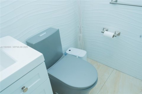 Casa en venta en Miami, Florida, 3 dormitorios, 185.34 m2 № 1984118 - foto 8