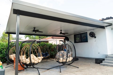 Casa en venta en Miami, Florida, 3 dormitorios, 185.34 m2 № 1984118 - foto 18