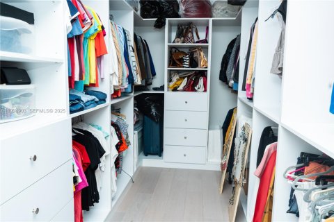 Casa en venta en Miami, Florida, 3 dormitorios, 185.34 m2 № 1984118 - foto 15