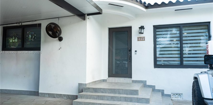 Casa en Miami, Florida 3 dormitorios, 185.34 m2 № 1984118