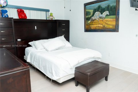 Casa en venta en Miami, Florida, 3 dormitorios, 185.34 m2 № 1984118 - foto 11