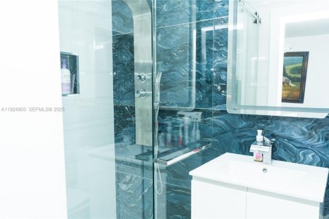 Casa en venta en Miami, Florida, 3 dormitorios, 185.34 m2 № 1984118 - foto 12