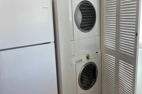 Copropriété à louer à Bradenton, Floride: 2 chambres, 87.33 m2 № 221536 - photo 4
