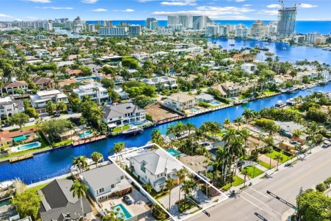 Casa en alquiler en Fort Lauderdale, Florida, 5 dormitorios, 426.98 m2 № 1180265 - foto 1