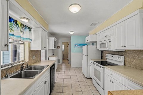 Villa ou maison à vendre à Seminole, Floride: 2 chambres, 102.94 m2 № 2436679 - photo 4