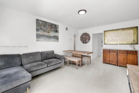 Apartamento en alquiler en Miami Beach, Florida, 2 dormitorios № 1938786 - foto 4