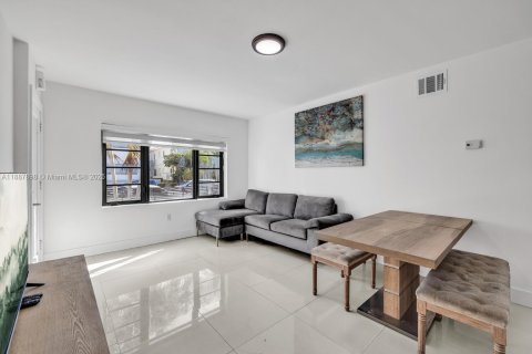 Apartamento en alquiler en Miami Beach, Florida, 2 dormitorios № 1938786 - foto 5