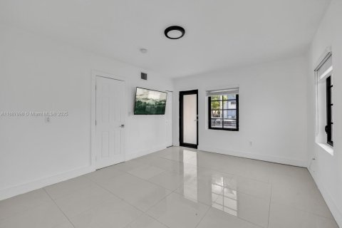 Apartamento en alquiler en Miami Beach, Florida, 2 dormitorios № 1938786 - foto 11