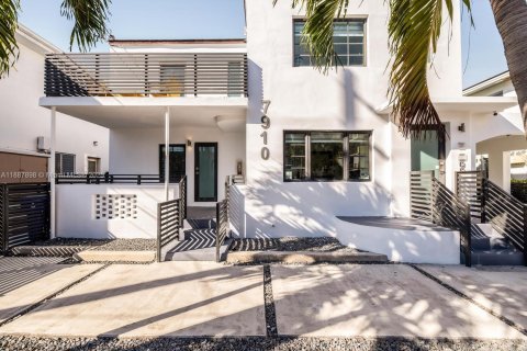Apartamento en alquiler en Miami Beach, Florida, 2 dormitorios № 1938786 - foto 2