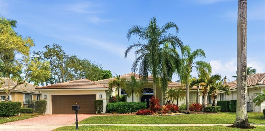 Villa ou maison à Weston, Floride 4 chambres, 282.14 m2 № 2029080