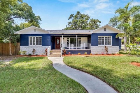 Villa ou maison à vendre à Tampa, Floride: 5 chambres, 198.07 m2 № 1680437 - photo 1