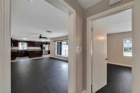 Villa ou maison à vendre à Tampa, Floride: 5 chambres, 198.07 m2 № 1680437 - photo 19