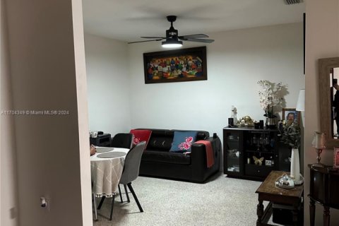 Propiedad comercial en venta en Miami, Florida, 176.89 m2 № 1705068 - foto 12