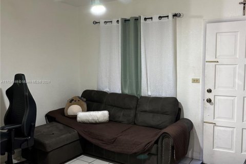 Propiedad comercial en venta en Miami, Florida, 176.89 m2 № 1705068 - foto 4