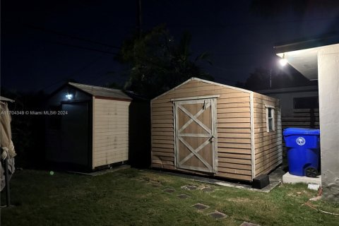 Propiedad comercial en venta en Miami, Florida, 176.89 m2 № 1705068 - foto 21