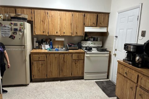 Propiedad comercial en venta en Miami, Florida, 176.89 m2 № 1705068 - foto 14