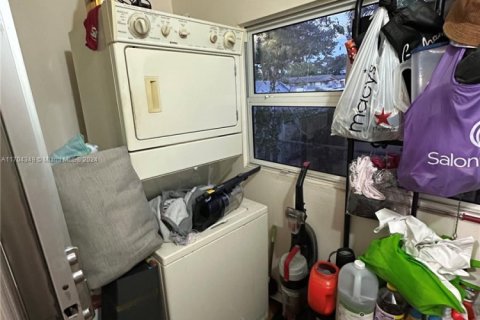 Propiedad comercial en venta en Miami, Florida, 176.89 m2 № 1705068 - foto 10