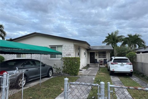 Propiedad comercial en venta en Miami, Florida, 176.89 m2 № 1705068 - foto 2