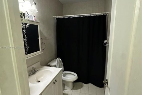 Propiedad comercial en venta en Miami, Florida, 176.89 m2 № 1705068 - foto 9