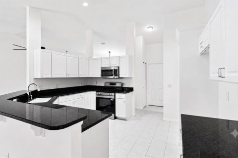 House in Eustis, Florida 3 bedrooms, 173.26 sq.m. № 2104439 - photo 4