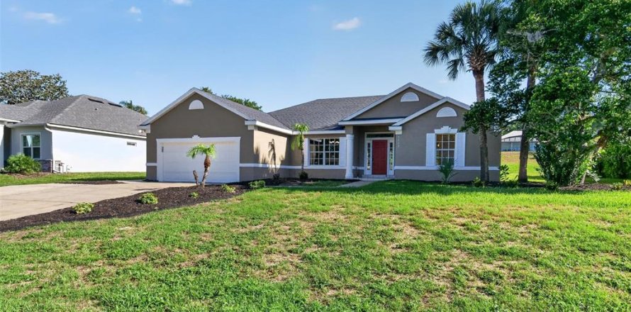 House in Eustis, Florida 3 bedrooms, 173.26 sq.m. № 2104439