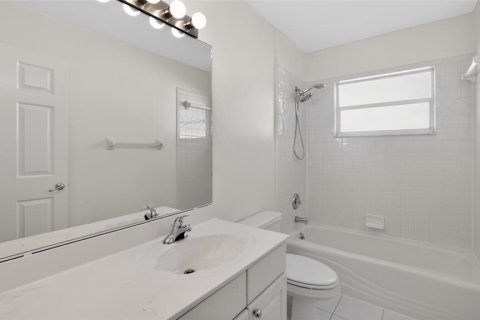 House in Eustis, Florida 3 bedrooms, 173.26 sq.m. № 2104439 - photo 10