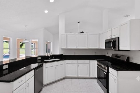 House in Eustis, Florida 3 bedrooms, 173.26 sq.m. № 2104439 - photo 3