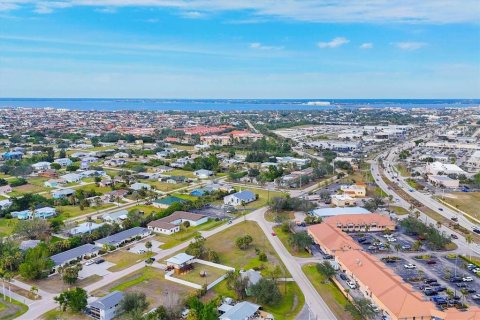 Commercial property in Punta Gorda, Florida 392.42 sq.m. № 1559811 - photo 3