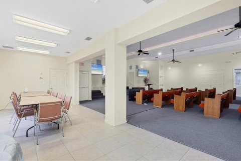 Commercial property in Punta Gorda, Florida 392.42 sq.m. № 1559811 - photo 18