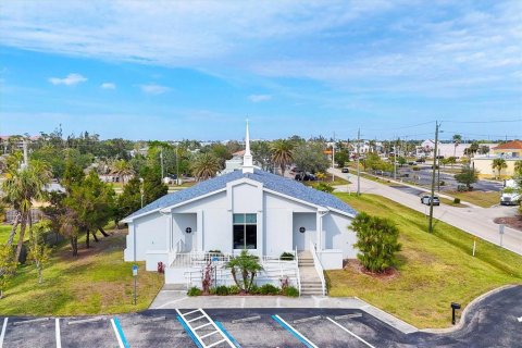 Commercial property in Punta Gorda, Florida 392.42 sq.m. № 1559811 - photo 1