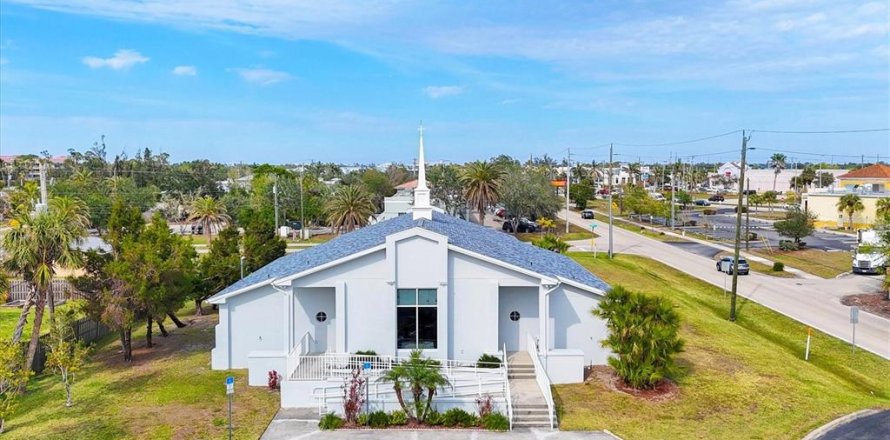 Commercial property in Punta Gorda, Florida 392.42 sq.m. № 1559811