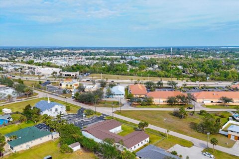 Commercial property in Punta Gorda, Florida 392.42 sq.m. № 1559811 - photo 4