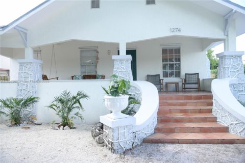 House in Miami, Florida 4 bedrooms, 108.7 sq.m. № 1952579
