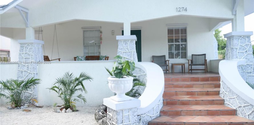 House in Miami, Florida 4 bedrooms, 108.7 sq.m. № 1952579